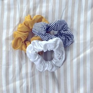 3 Scrunchies